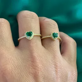 ANEL CORACAO ESMERALDA CRAVEJADO RÓDIO BRANCO