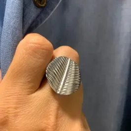 ANEL FOLHA CIRCULO RODIO BRANCO AJUSTAVEL