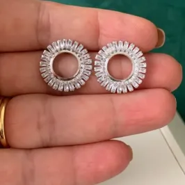 BRINCO CIRCULO COM ZIRCONIA RÓDIO BRANCO