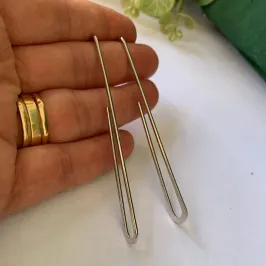 BRINCO MARIA CLARA COM FORMA GEOMETRICA RODIO BRANCO