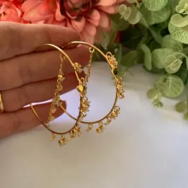 BRINCO MARIA JULIA CIGANA COM PENDURICALHO DE ZIRCONIA