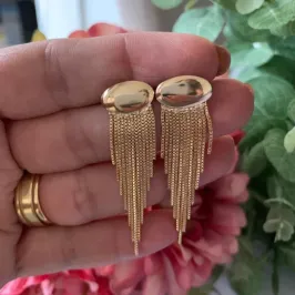 BRINCO OVAL COM FRANJAS BANHO OURO 18K