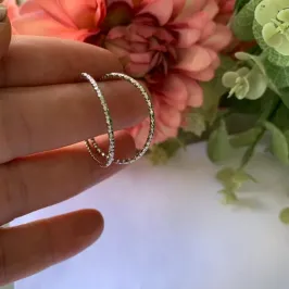 BRINCO SARA ARGOLA TEXTURIZADA