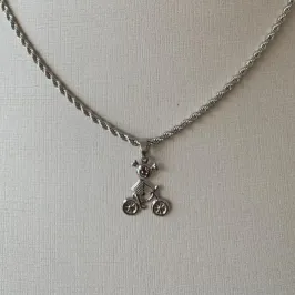 PINGENTE EMILY MENINA