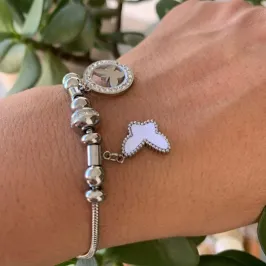 PULSEIRA RABO DE RATO COM PINGENTE BORBOLETA BRANCA