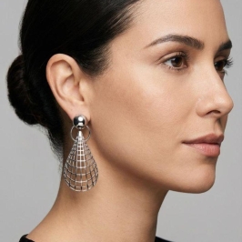 BRINCO GOTA REDE RODIO BRANCO COR PRATA