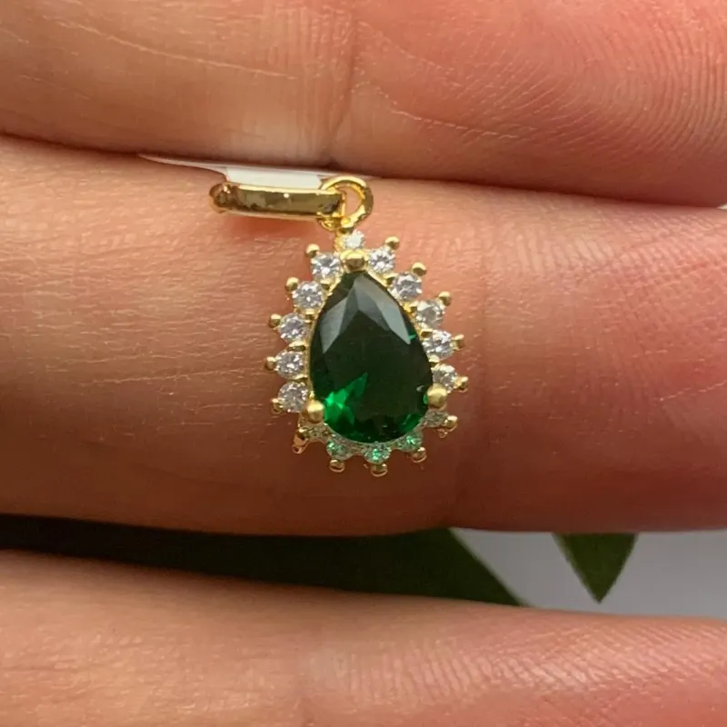 PINGENTE GOTA CRAVEJADA VERDE