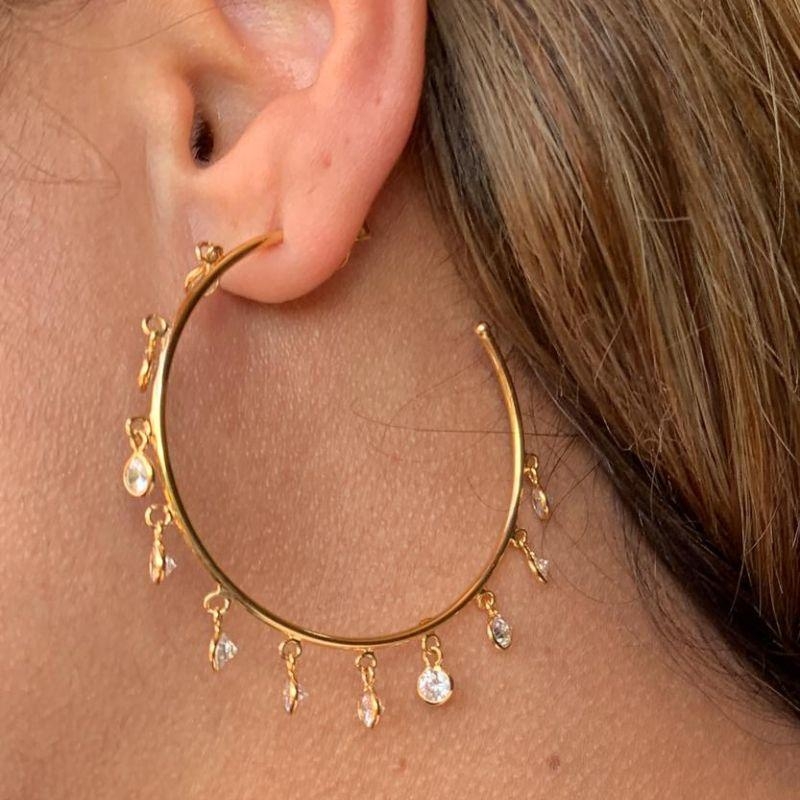 BRINCO ARGOLA ERICA CIGANA COM PEDRAS DE ZIRCONIA