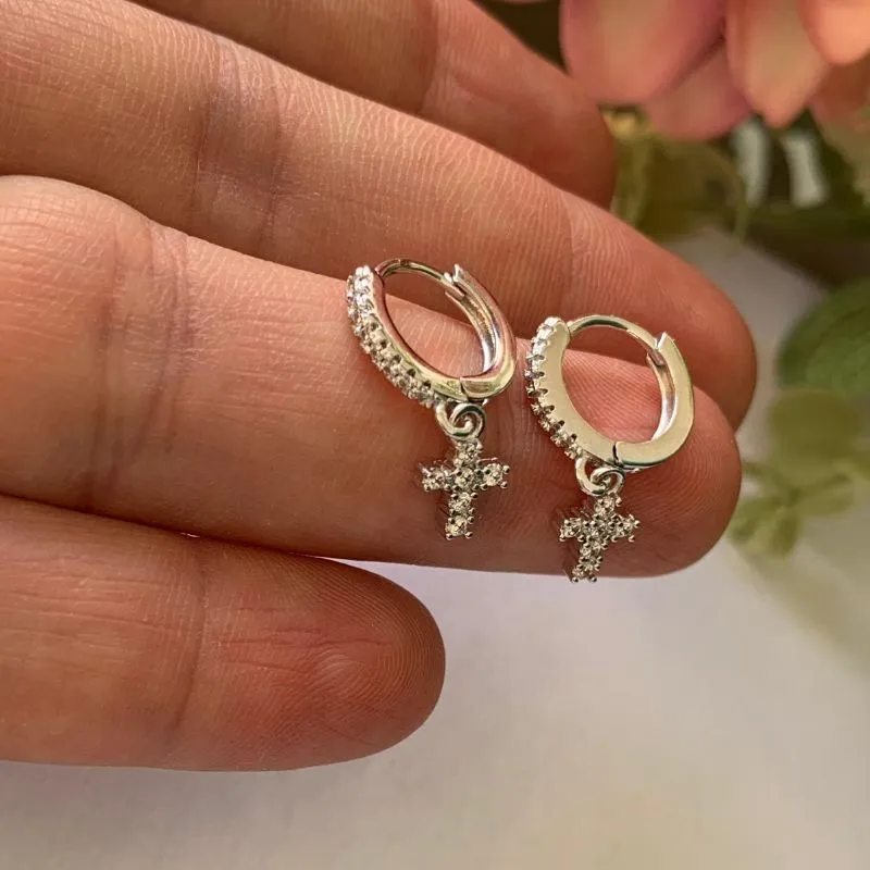 BRINCO ARGOLA CRAVEJADA CRUZ OURO 18K