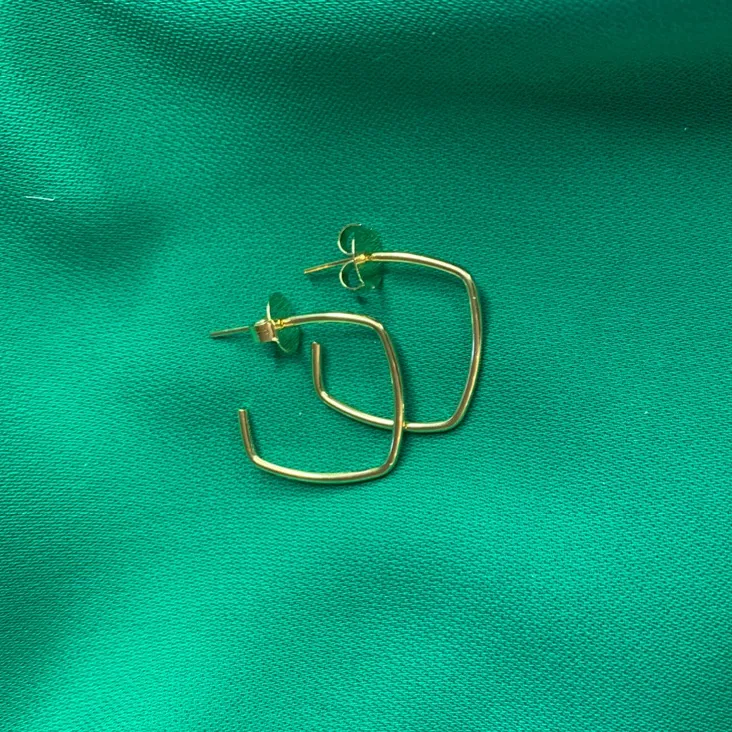 BRINCO SOPHIA DOURADO
