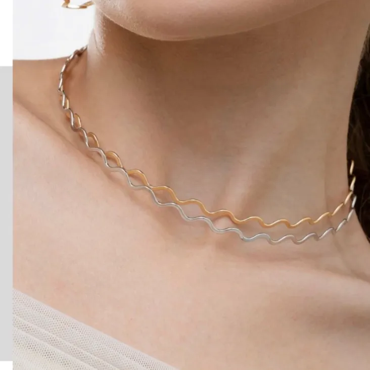 CHOKER ARO ORGANICA ZIGZAG BANHO OURO 18K