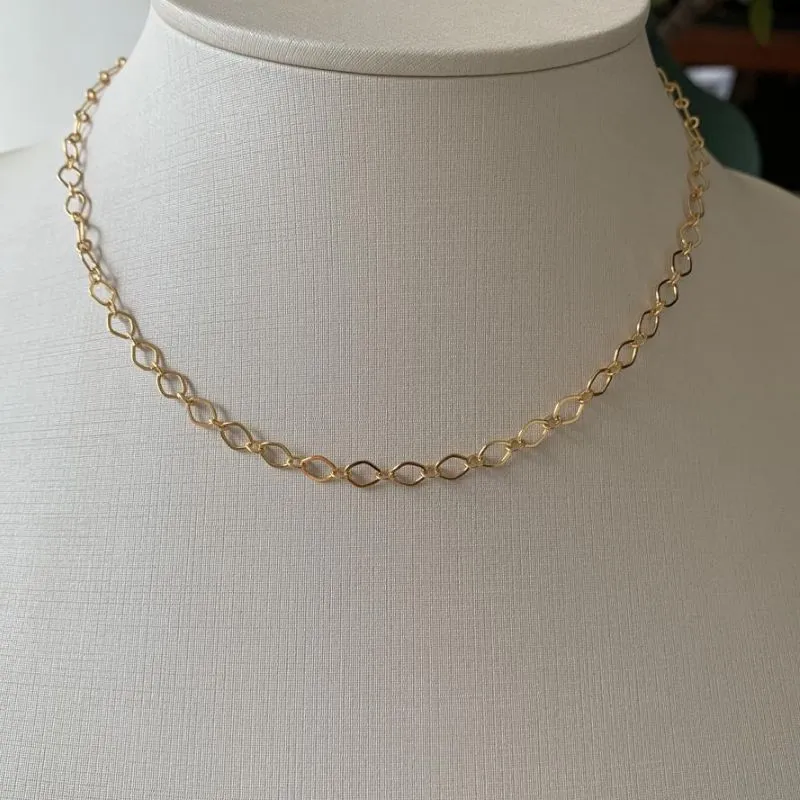 COLAR CHOKER ZOE COM ELOS EM FORMA GEOMETRICA BANHADO EM OURO 18K