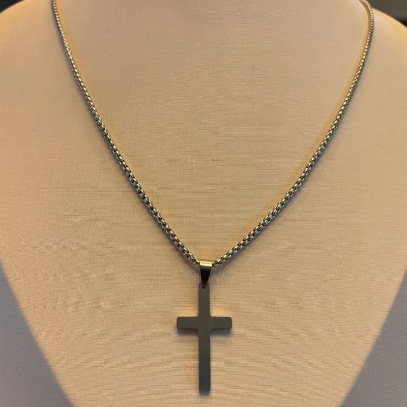 COLAR COM CRUCIFIXO