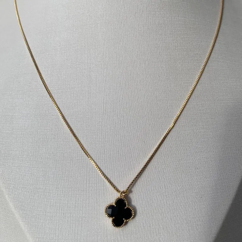COLAR LARA LONGO VENEZIANA COM PINGENTE TREVO PRETO