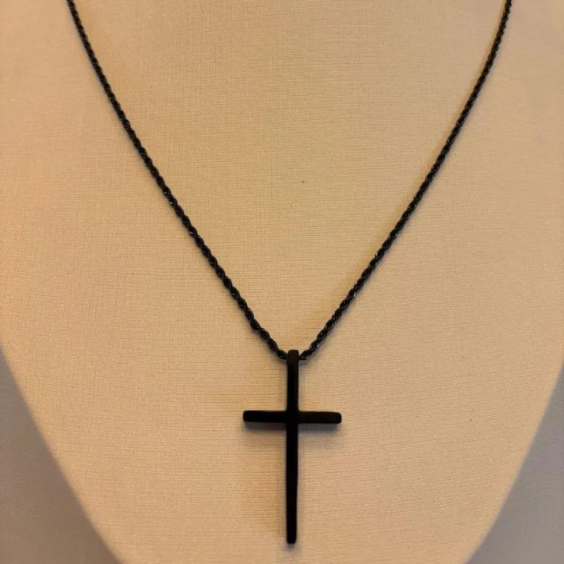 COLAR PRETO CRUCIFIXO