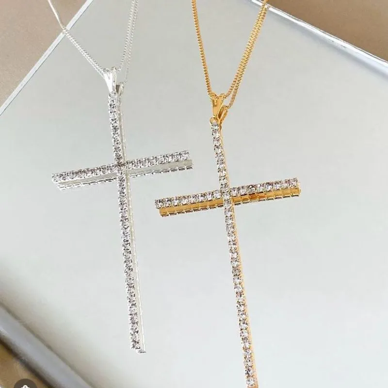 PINGENTE CRUZ CRAVEJADA OURO