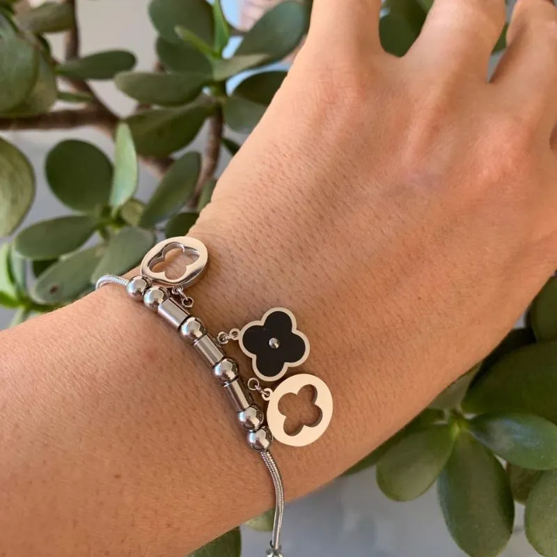 PULSEIRA RABO DE RATO COM PINGENTE FLOR PRETA